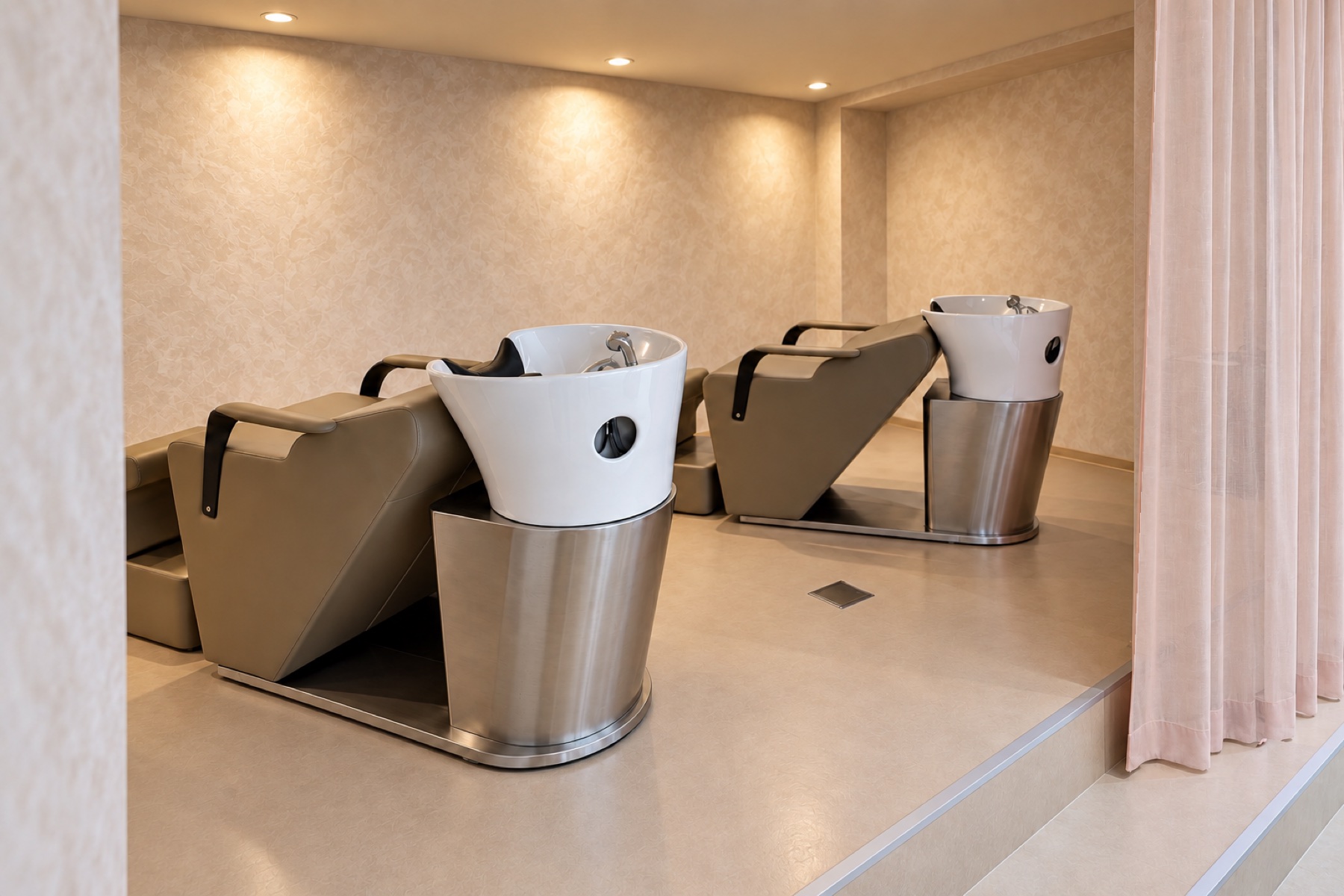 Shampoo basins and reclining chairs at Nn hair salon